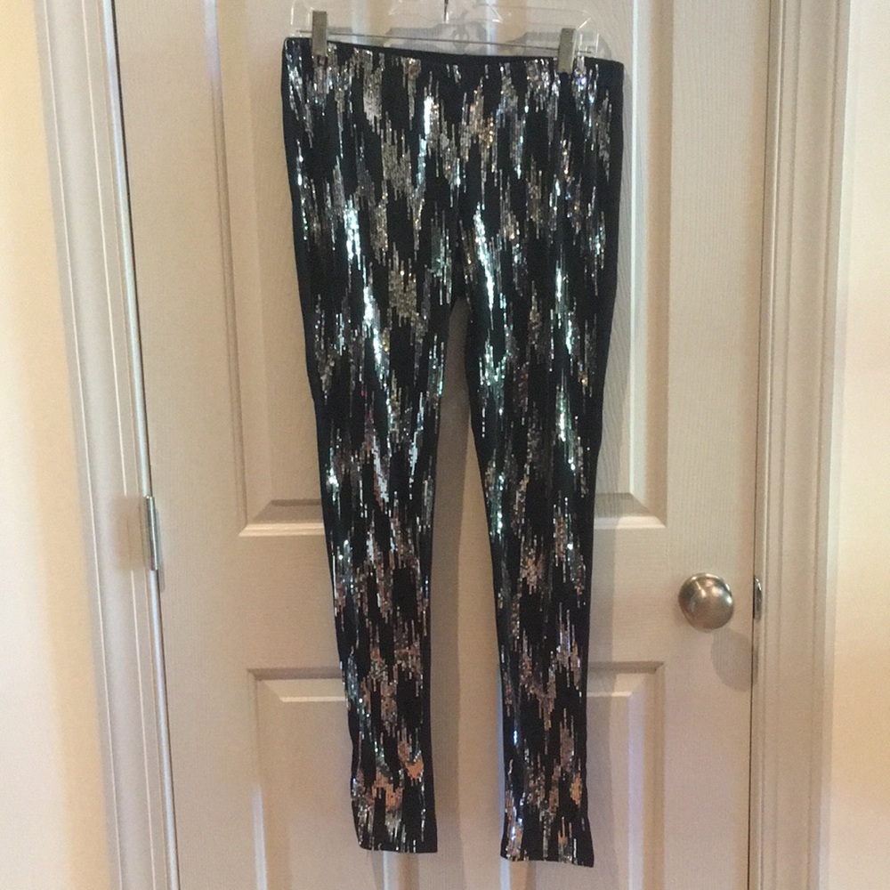 NWOT Assa black/silver leggings